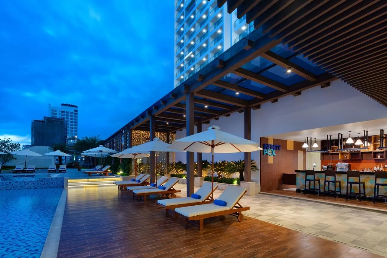 Vinpearl Beachfront Nha Trang 5*,