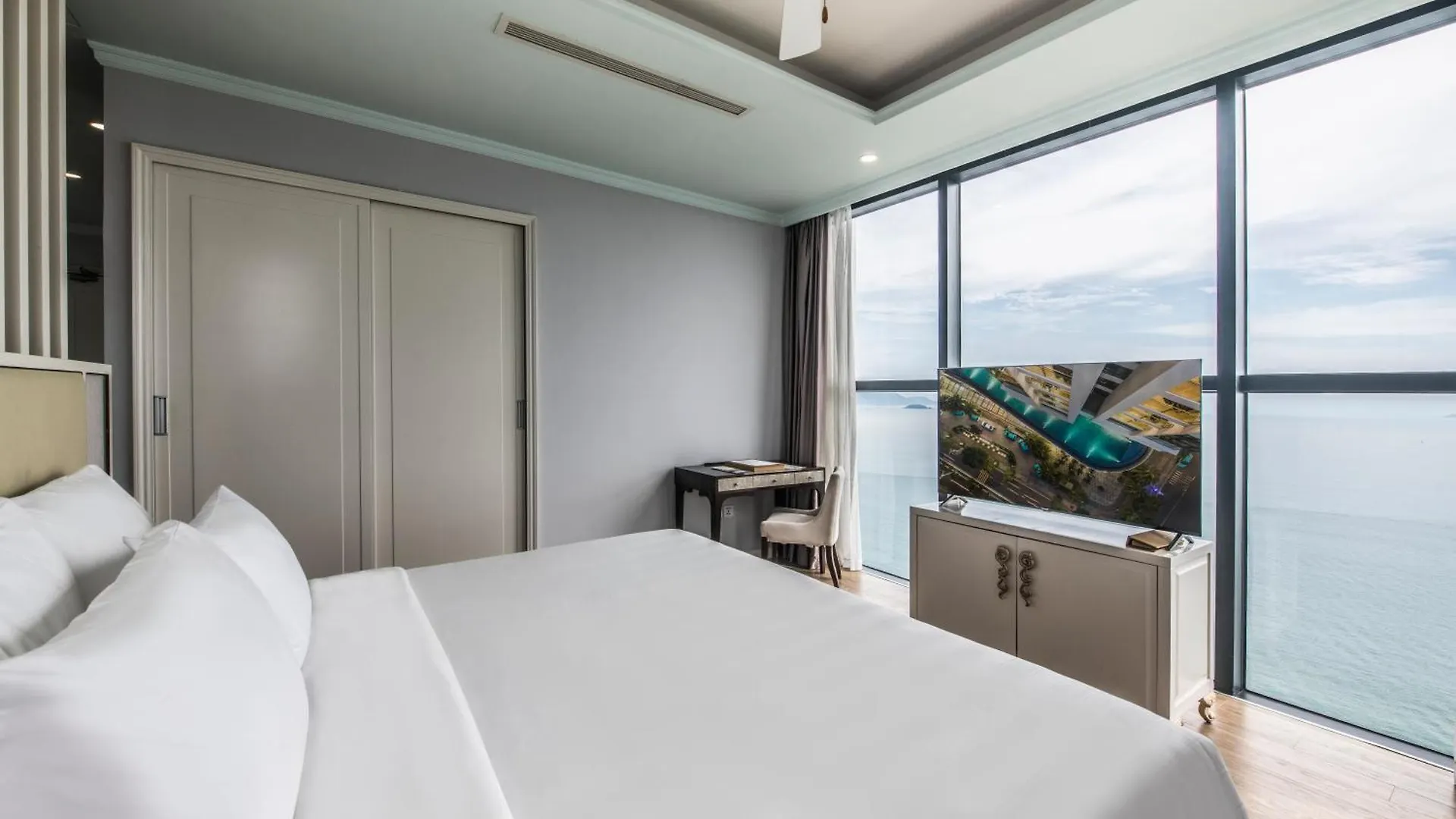 Vinpearl Beachfront Nha Trang 5*,