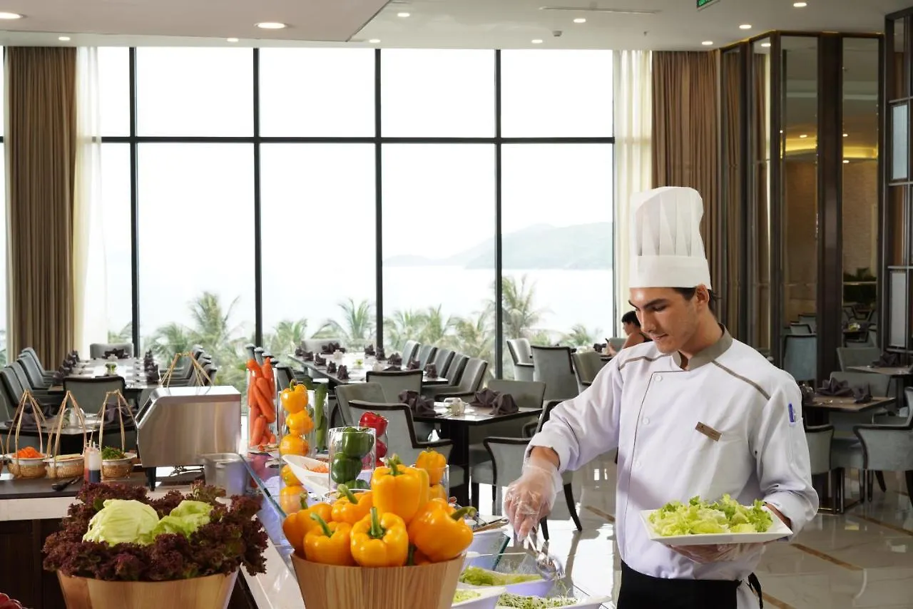 Vinpearl Beachfront Nha Trang 5*,  Vietnam